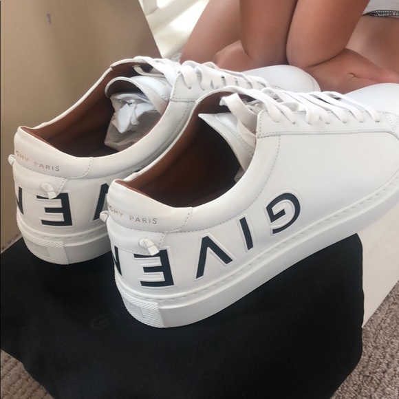 Givenchy Paris - Picture 3 of 6